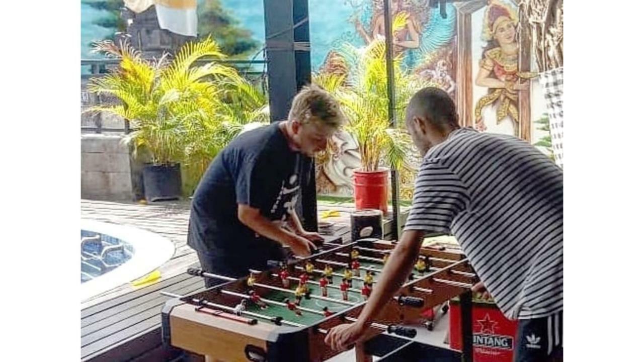 D'Gobers Hostel Seminyak By Gumilang Hospitality Екстериор снимка